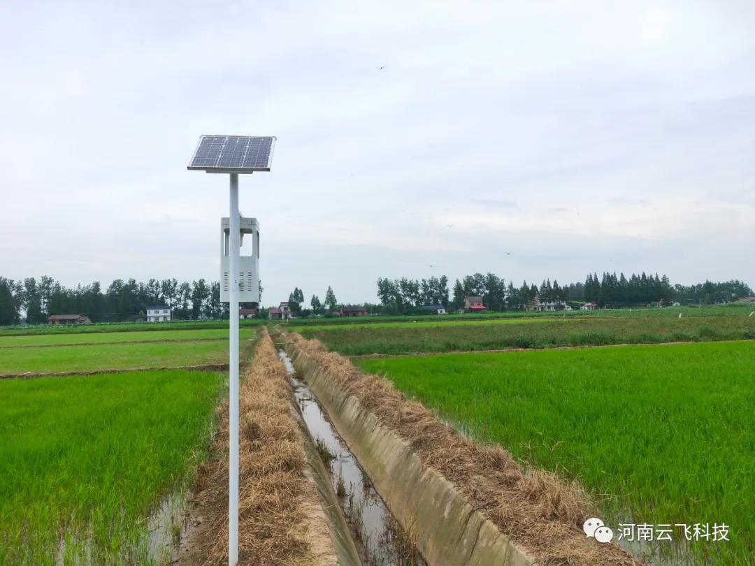 風(fēng)吸式太陽(yáng)能殺蟲(chóng)燈綠色環(huán)保，物理滅蟲(chóng)